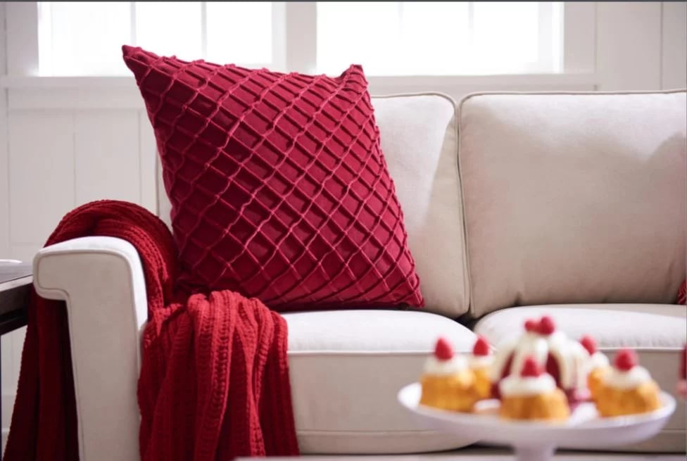 How to Accessorize your Sectional Sofa with Throw Pillows (7 rules to follow)