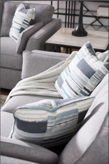 How to Accessorize your Sectional Sofa with Throw Pillows (7 rules to follow)