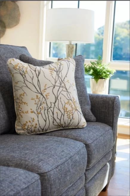 How to Accessorize your Sectional Sofa with Throw Pillows (7 rules to follow)