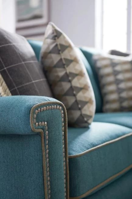 How to Accessorize your Sectional Sofa with Throw Pillows (7 rules to follow)