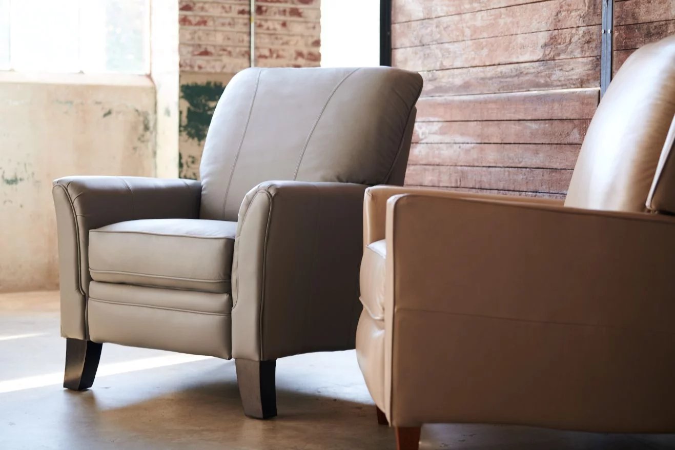 WO38b_Leather_Recliner_Collage_2018_005 Riley Review