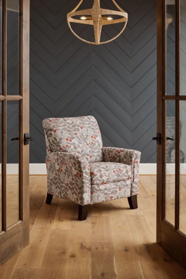 WO44_DC_Chair_295-448_Riley_J168717 Riley Review