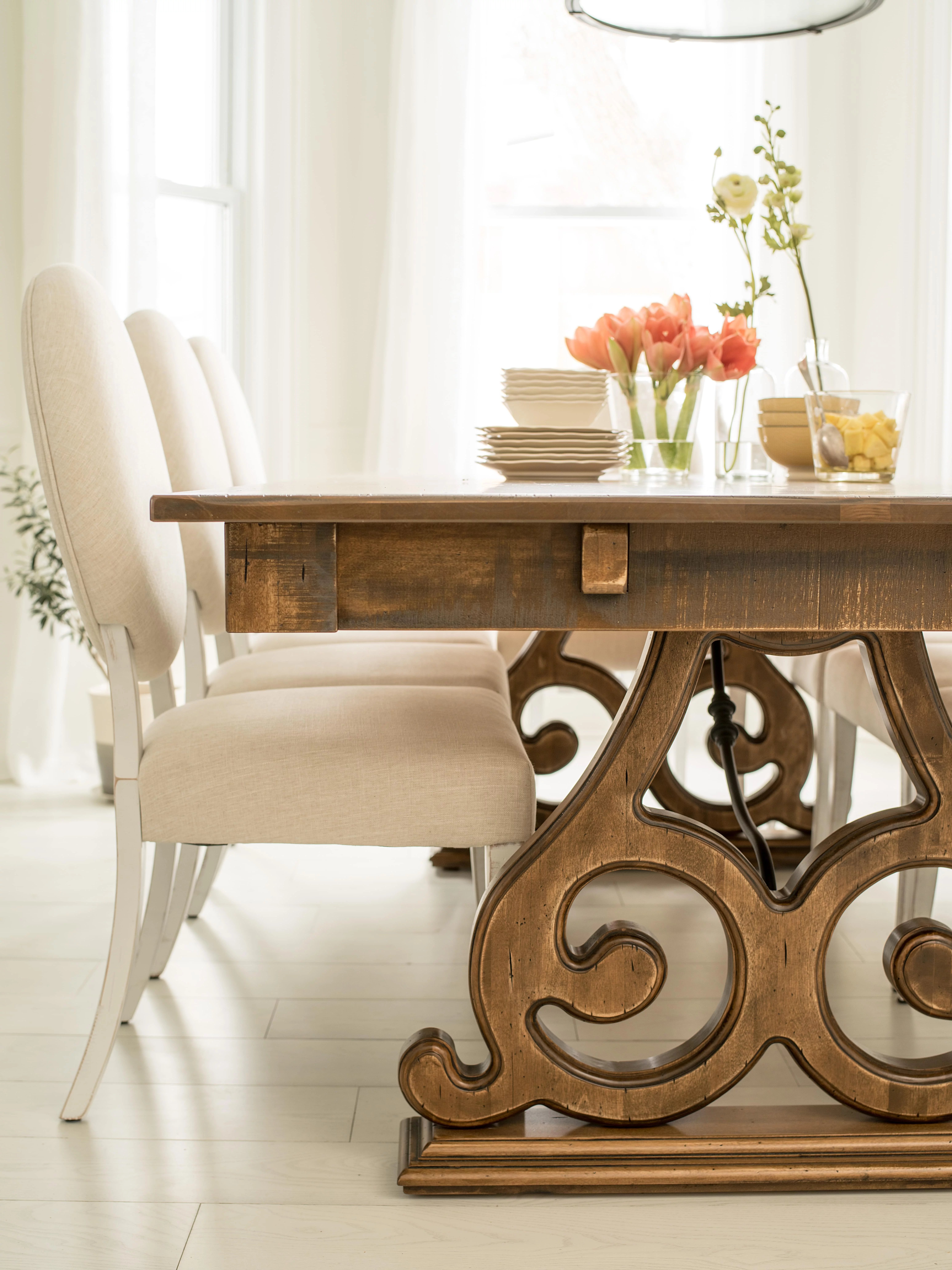 How to Decorate your Dining Room: 6 Simple Tips to Follow