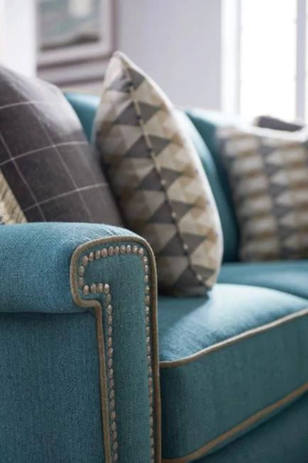 use odd number pillows How to Accessorize your Sectional Sofa with Throw Pillows (7 rules to follow)