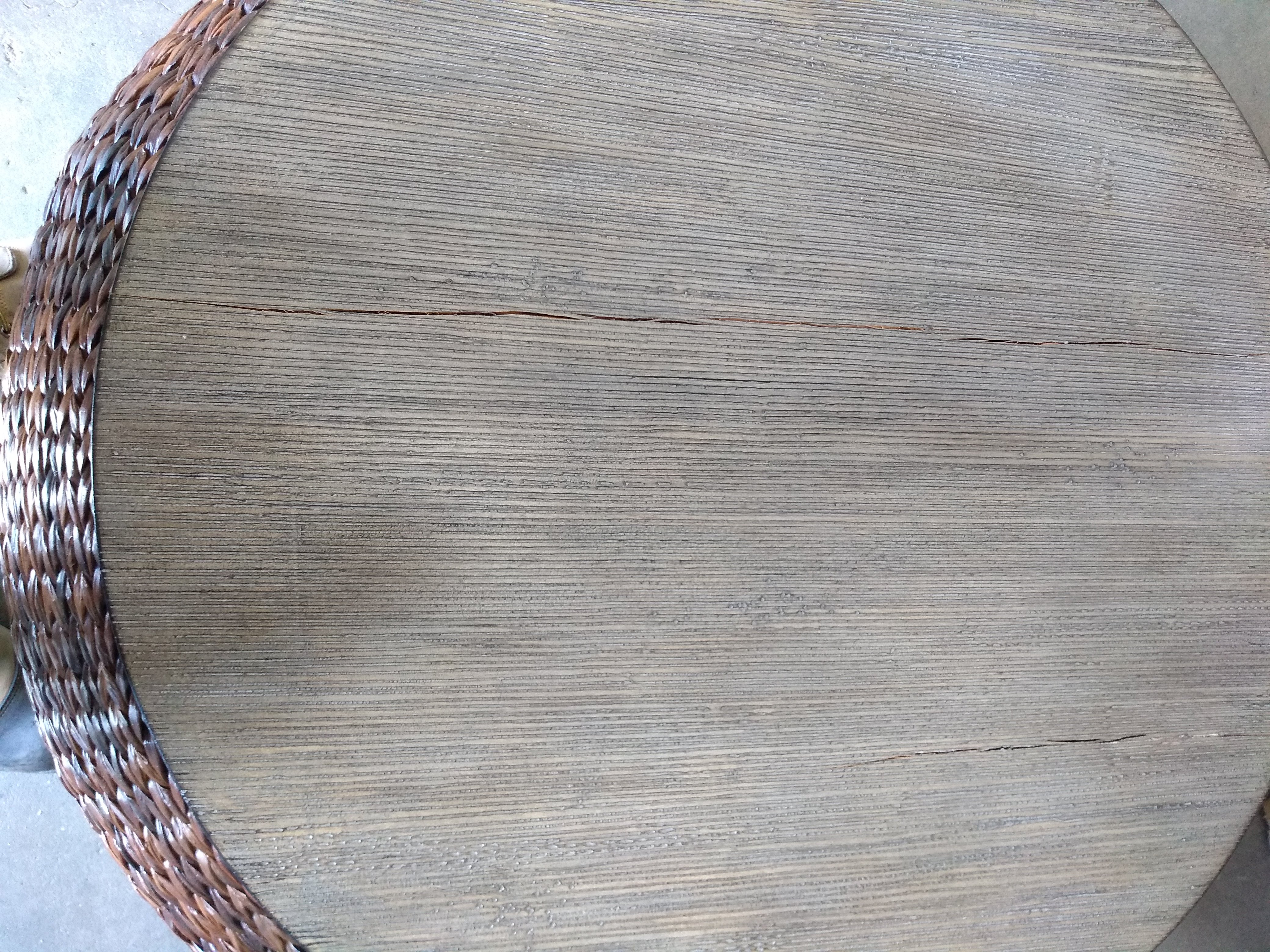 ROUND COCKTAIL TABLE