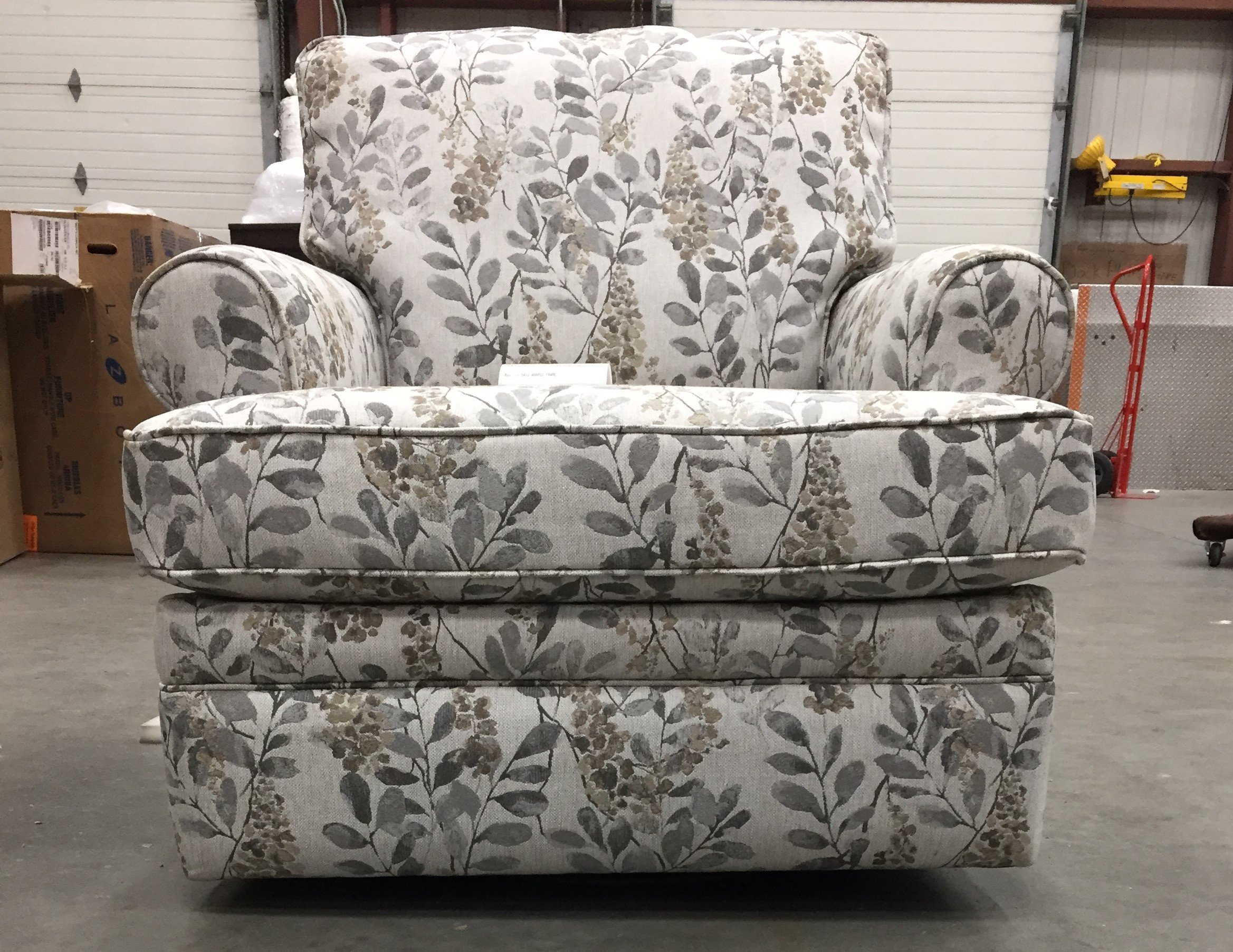SWIVEL CHAIR